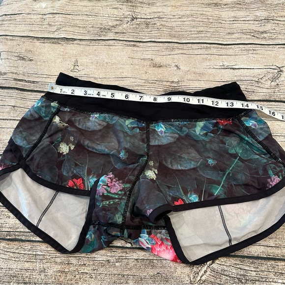 Lululemon Speed Short in Black With Floral Pattern; Size 4 - Picture 5 of 10